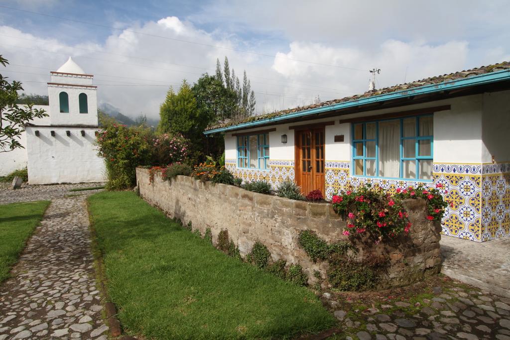 Las Palmeras Inn Otavalo Zewnętrze zdjęcie